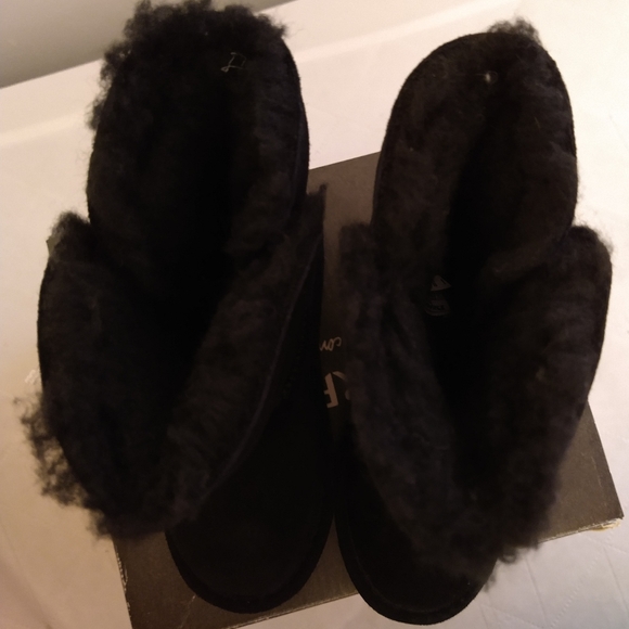 Bearpaw Black Boots - Picture 3 of 6